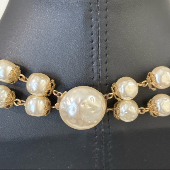 Vintage gold tone faux pearl double layer necklace - Picture 4 of 6